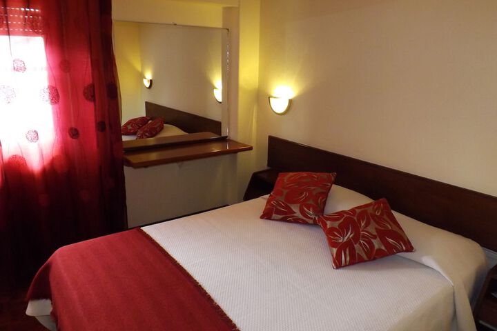 Room 14 of 33