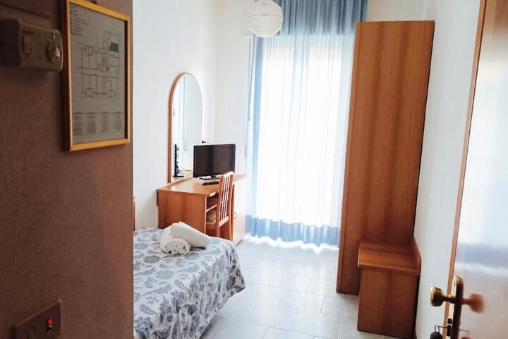 Room 9 of 23