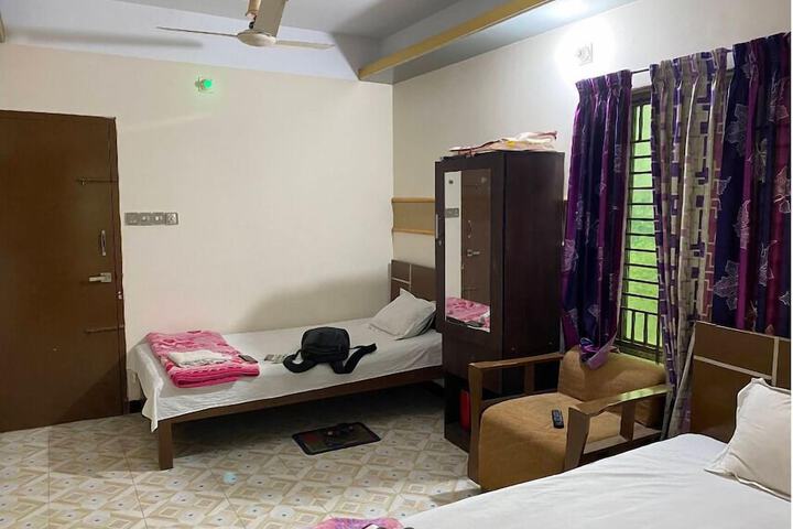 Room 10 of 16