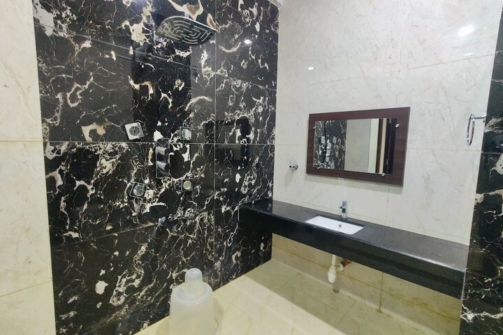 Room 27 of 28