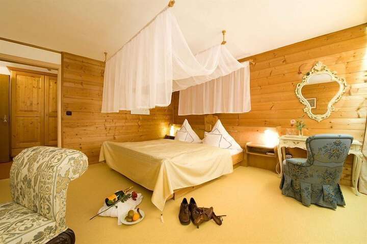 Room 5 of 31