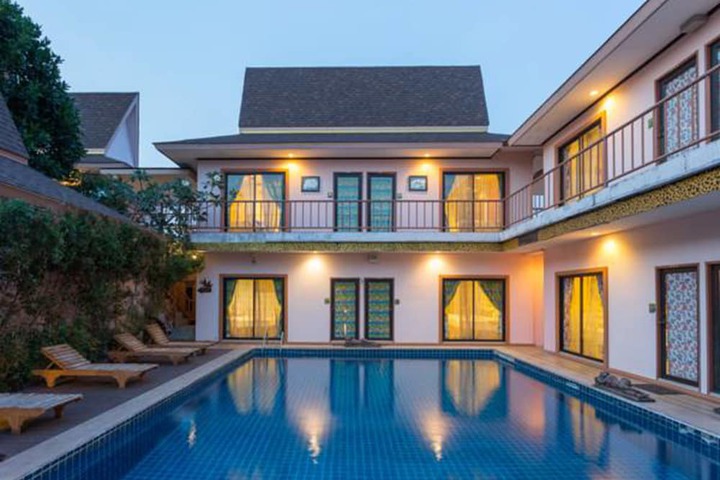 Hotel with Pool