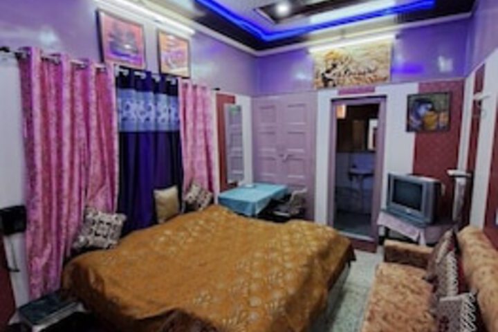 Room 9 of 12