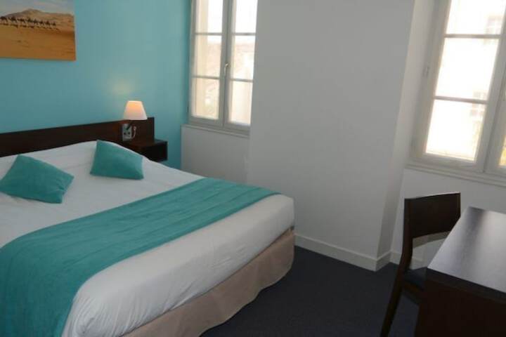 Room 9 of 37