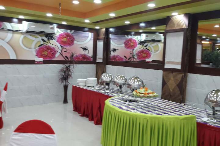 Ballroom/Hall 66 of 77