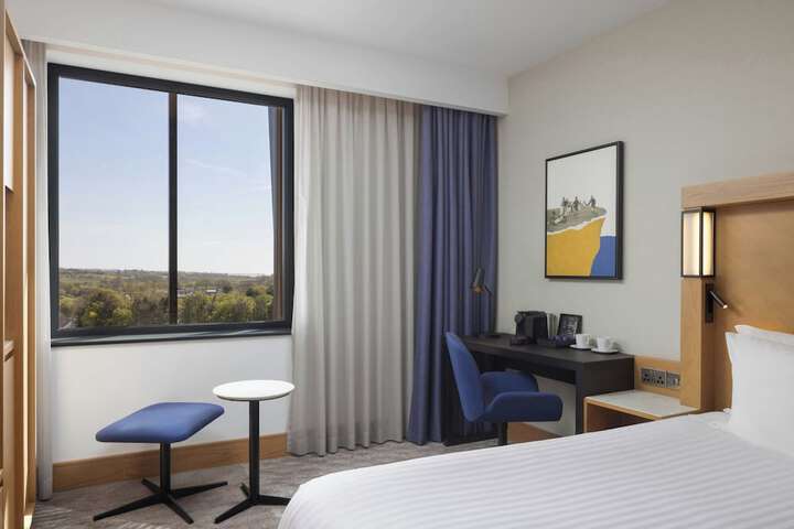 Room 11 of 48