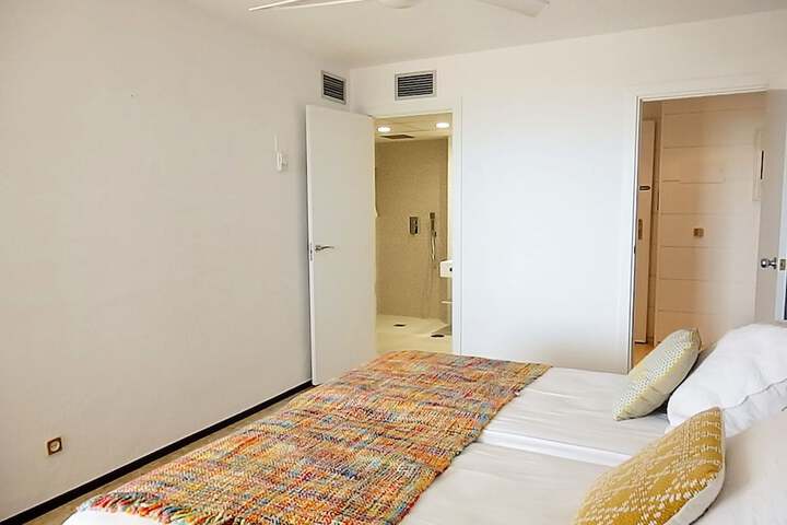Room 13 of 85