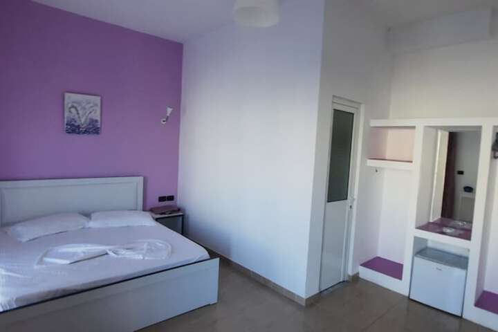 Room 5 of 17
