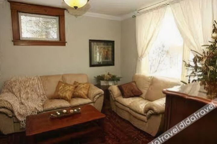 Exterior of The Lakehouse in Calabogie
