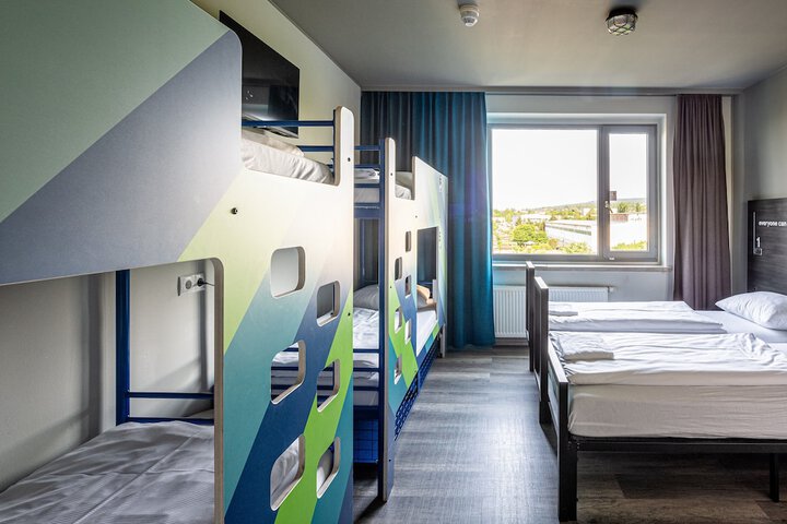 Room 4 of 32