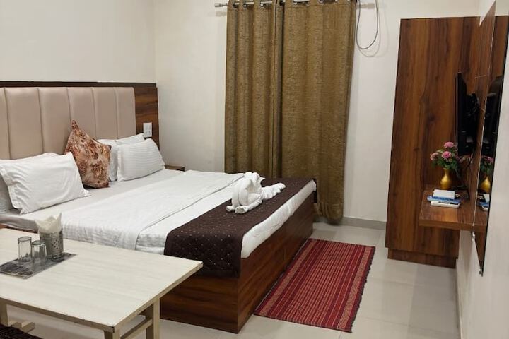 Room 10 of 17