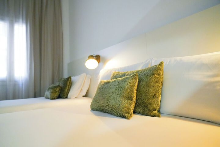 Room 11 of 29
