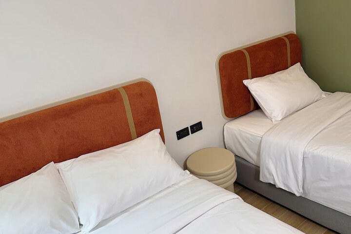 Room 16 of 79
