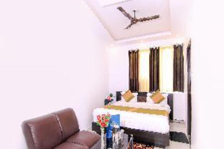 Room 10 of 20