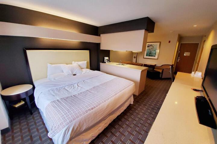 1 Queen Bed (14 of 21)