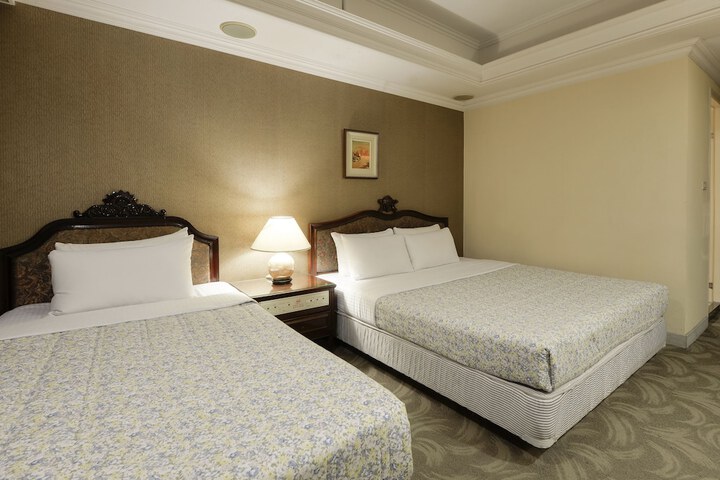Room 21 of 38