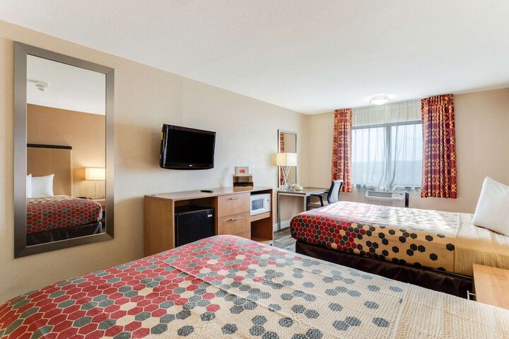 2 Double Beds (1 of 10)
