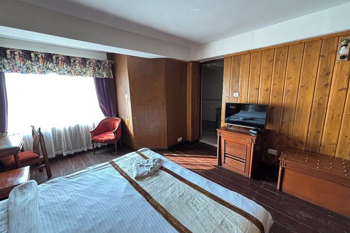 Room 12 of 32