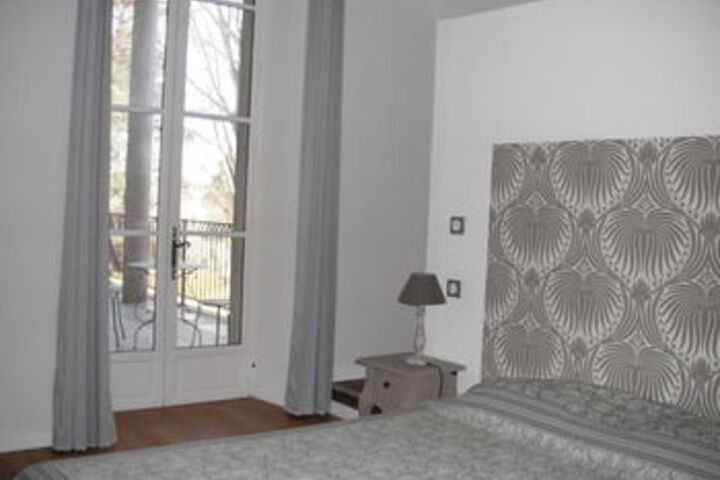 Room 9 of 38