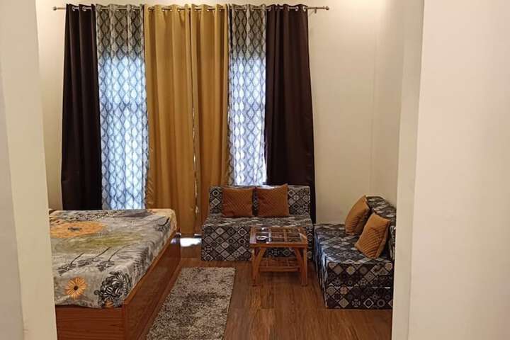 Room 2 of 36