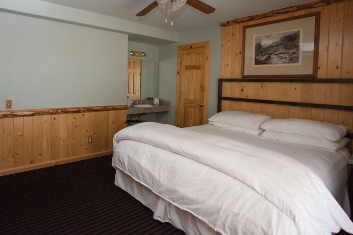 Deluxe King Bed (34 of 45)