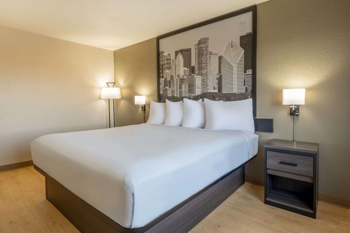 1 King Bed (3 of 3)