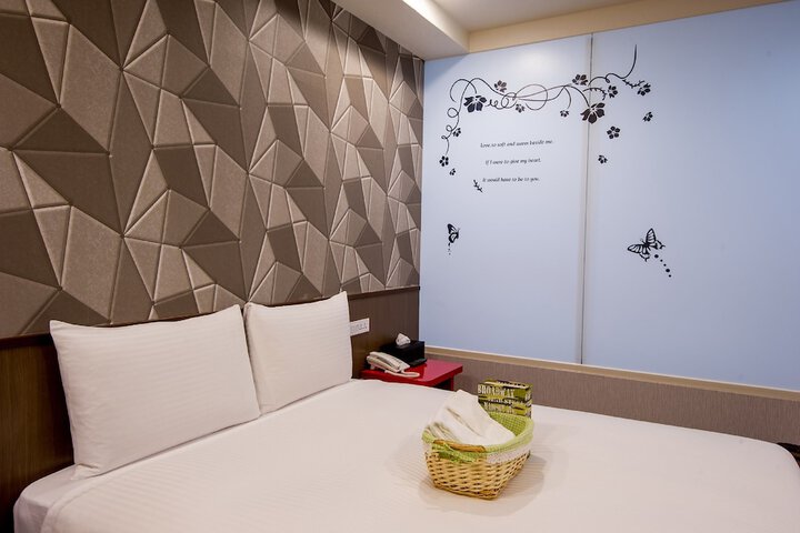 Room 4 of 36