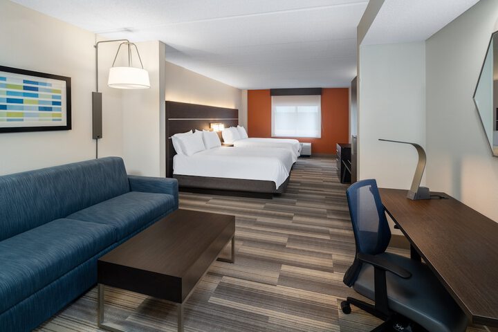 2 Queen Beds (10 of 15)
