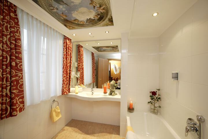 Room 73 of 158