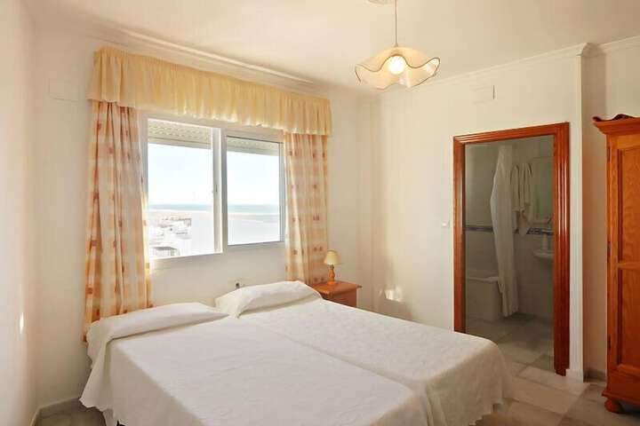 Room 4 of 25