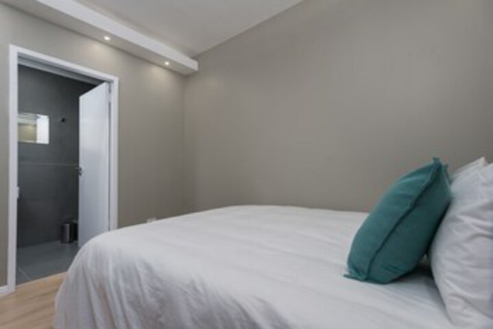 Room 16 of 19