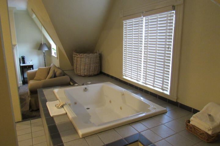 Jetted tub