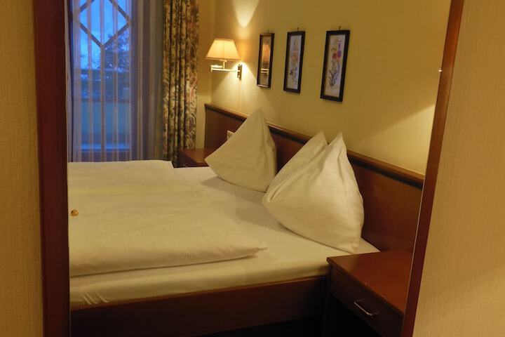 Room 2 of 35