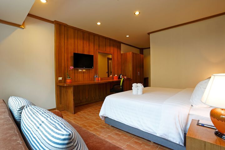 Room 5 of 112