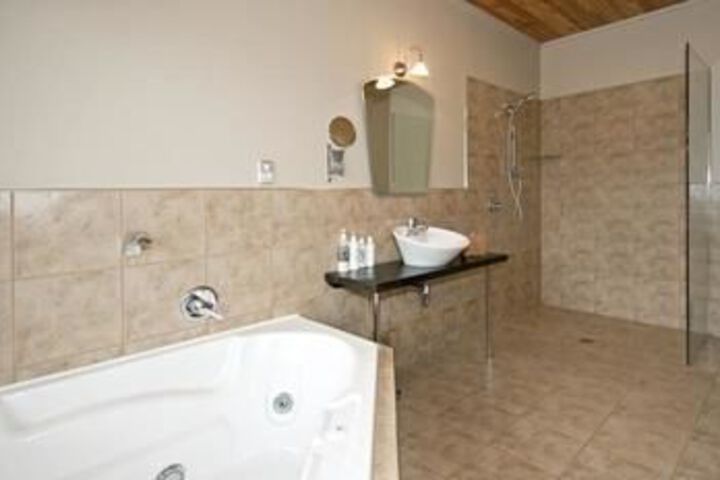 Room 4 of 10