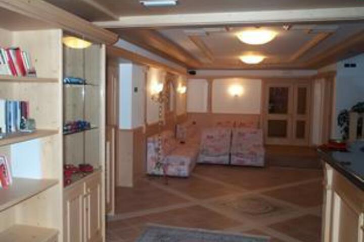 Entrance & Lobby