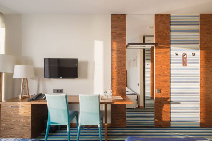 Room 9 of 75