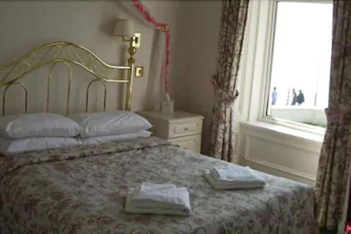 Room 6 of 32