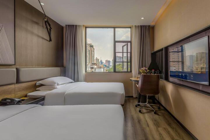 IU Hotel·Kunming Yuantong Mountain Cuihu Park