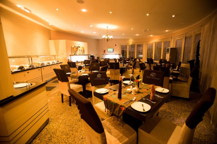 Dining 27 of 43
