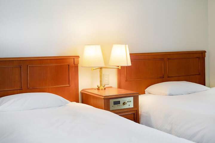 Room 13 of 26