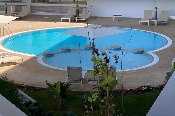 Pool 21 of 30