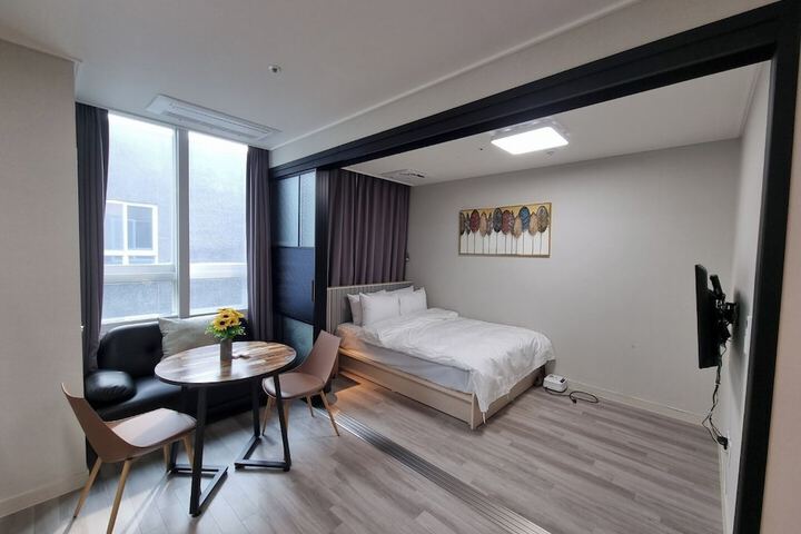 Room 16 of 24