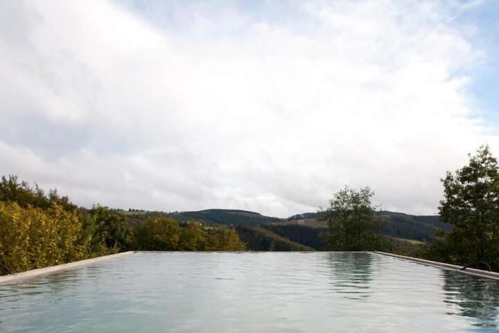 Pool 25 of 70