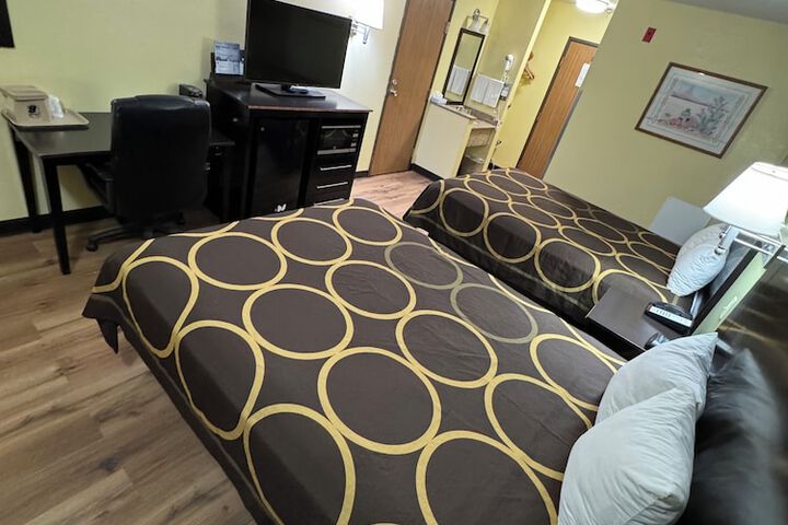 Room 12 of 18