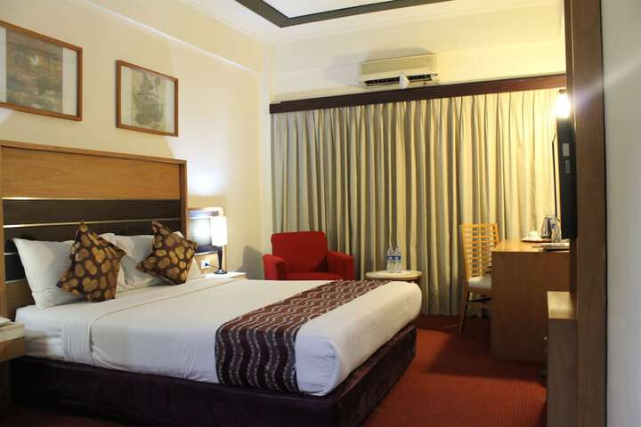 Room 4 of 18