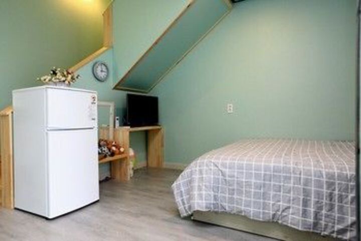 Room 10 of 17