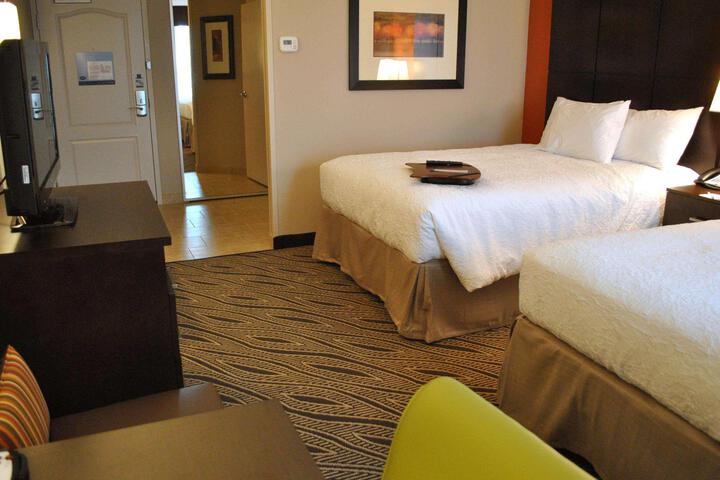 2 Queen Beds (2 of 6)
