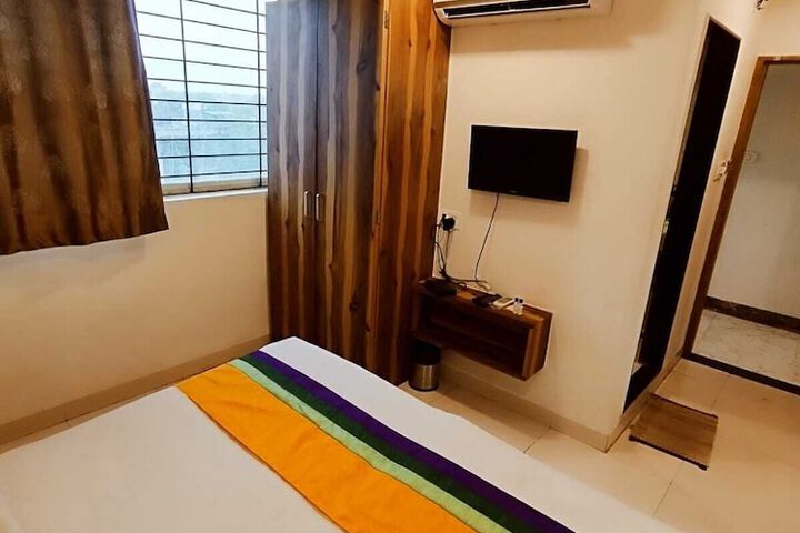 Room 27 of 38