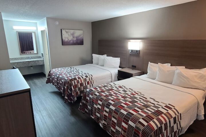 ADA Accessible Deluxe Queen Bed (2 of 8)